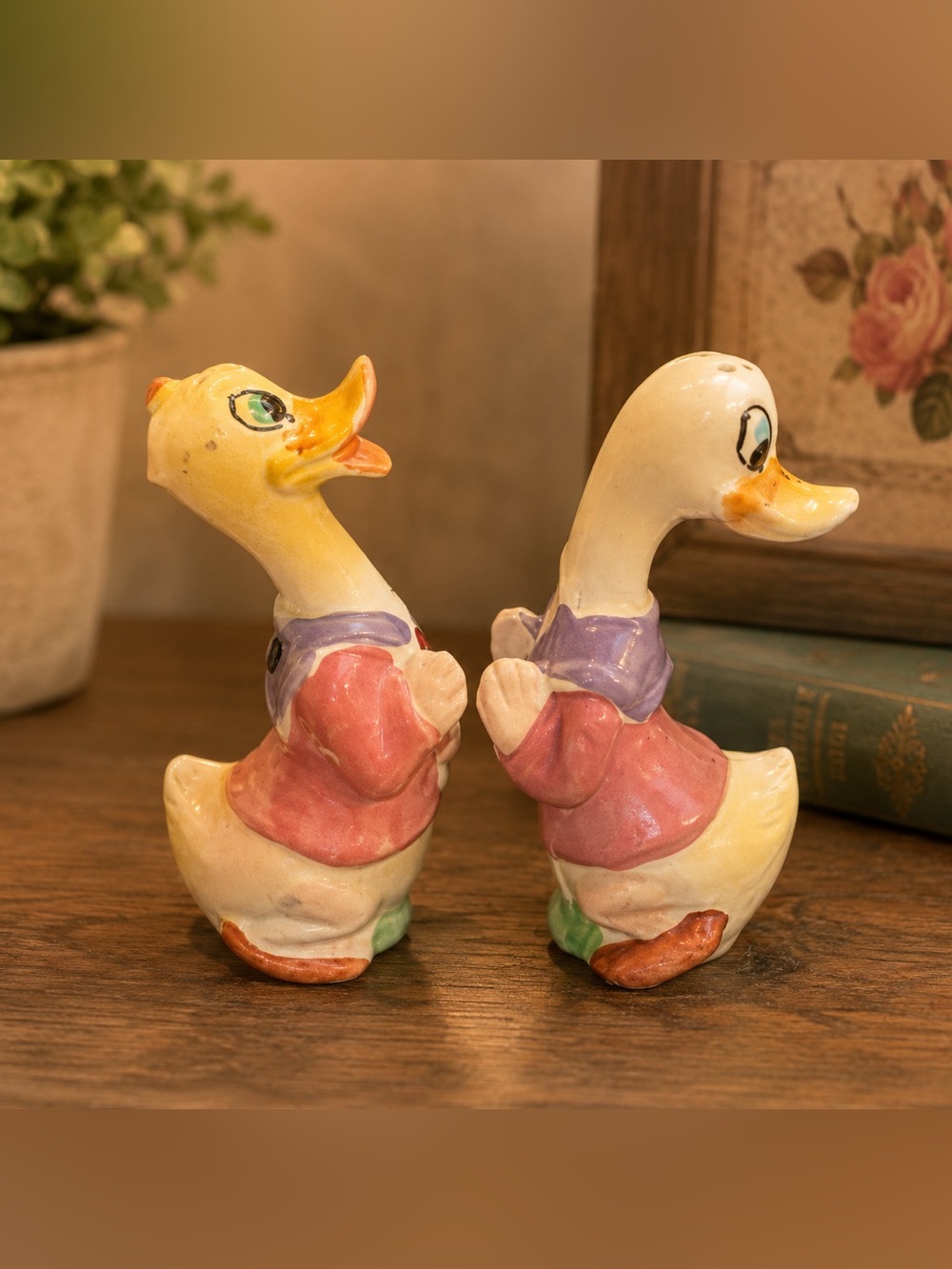 Mid century, anthropomorphic duck salt/ pepper shakers Japan